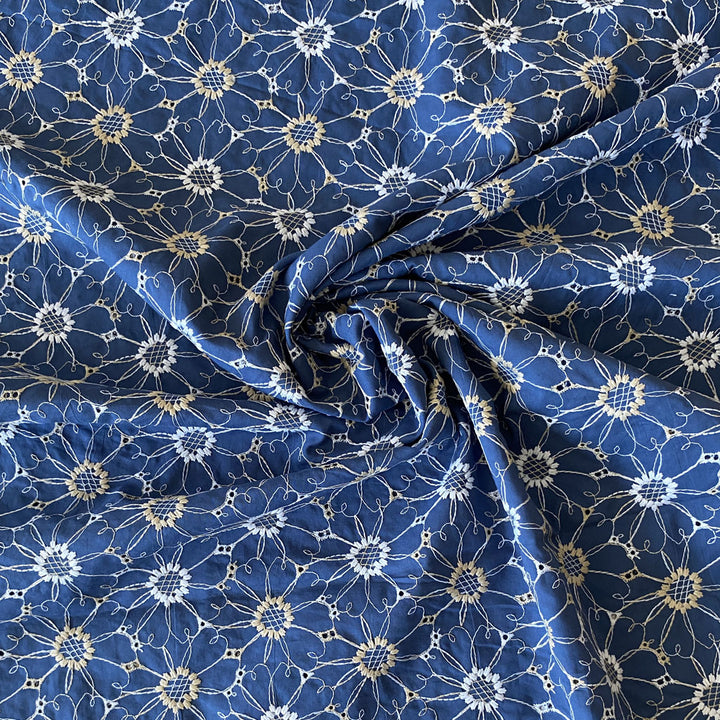 Broderie anglaise bleu mélange de fleurs