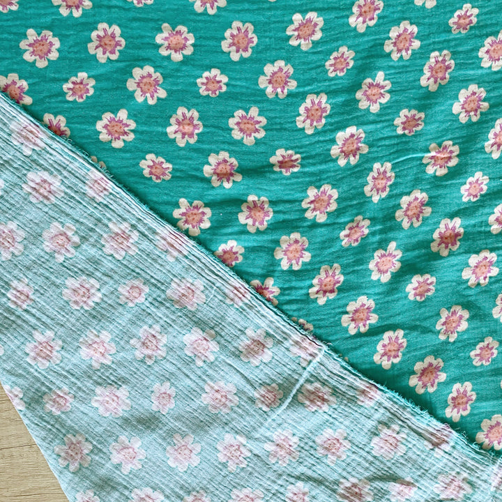 Tissu Double gaze vert d'eau fleur rose