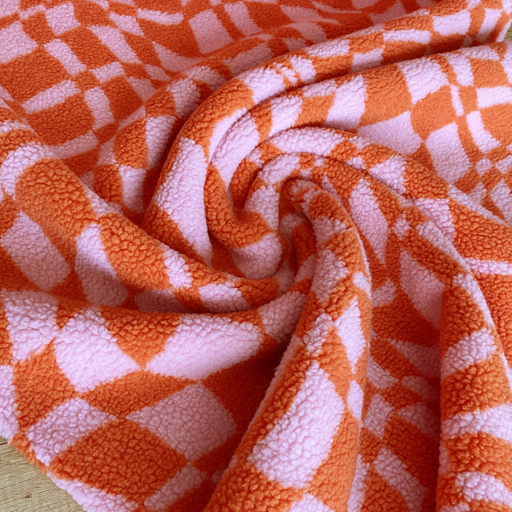 Fausse fourrure mouton damier spirale rose orange